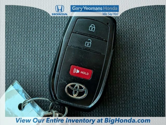 Used 2024 Toyota Corolla Cross LE FWD image 33