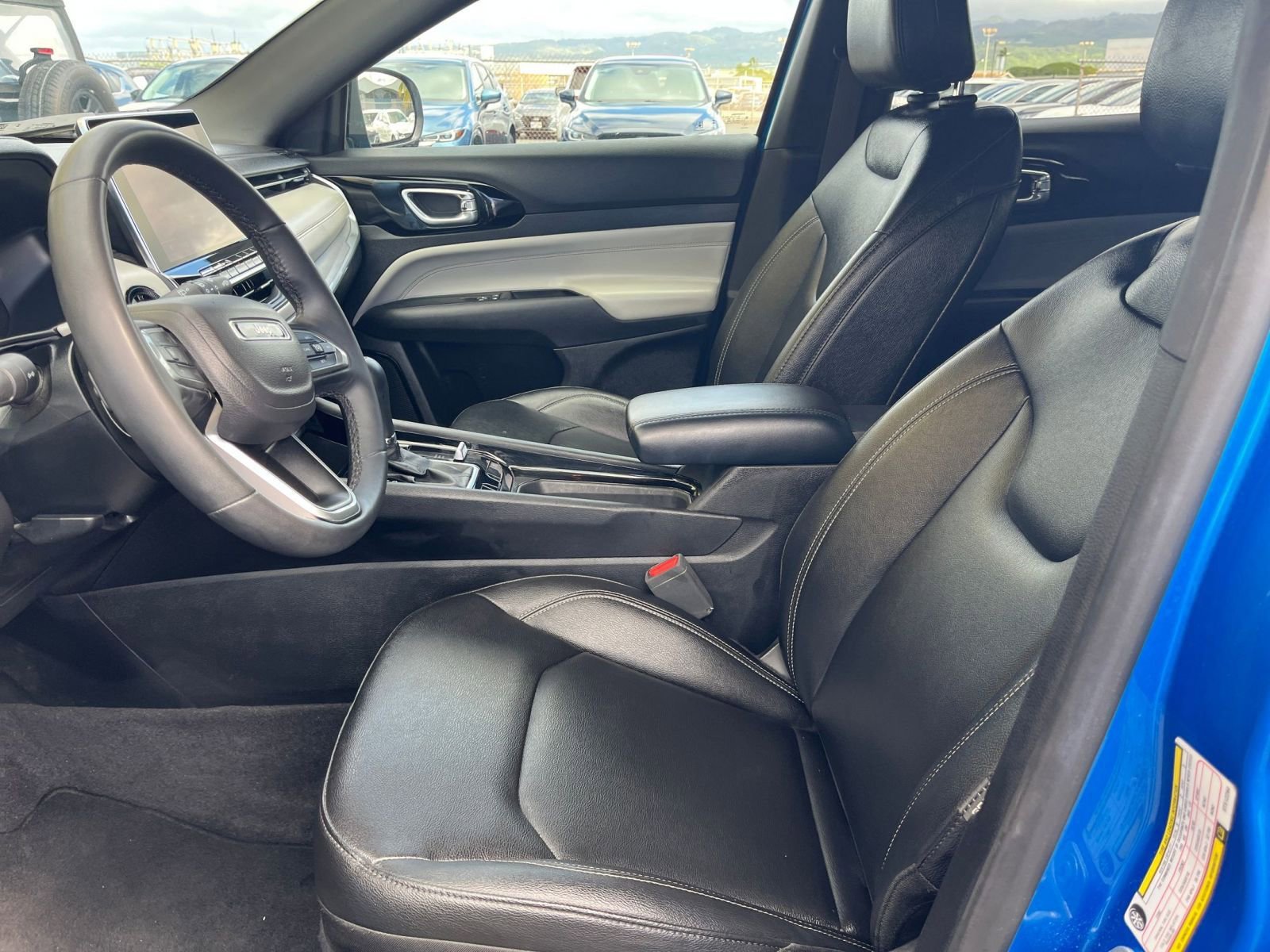 Used 2025 Jeep Compass Limited image 28