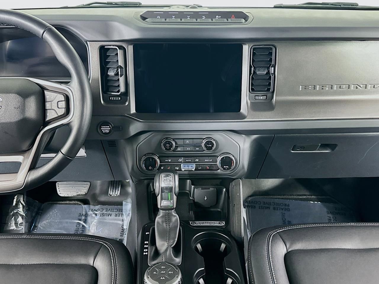 Used 2025 Ford Bronco Badlands image 13