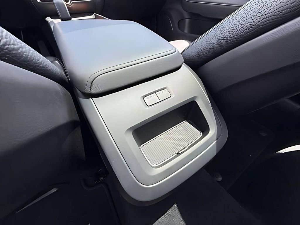 Used 2025 Volvo S60 B5 Plus AWD/4WD image 28