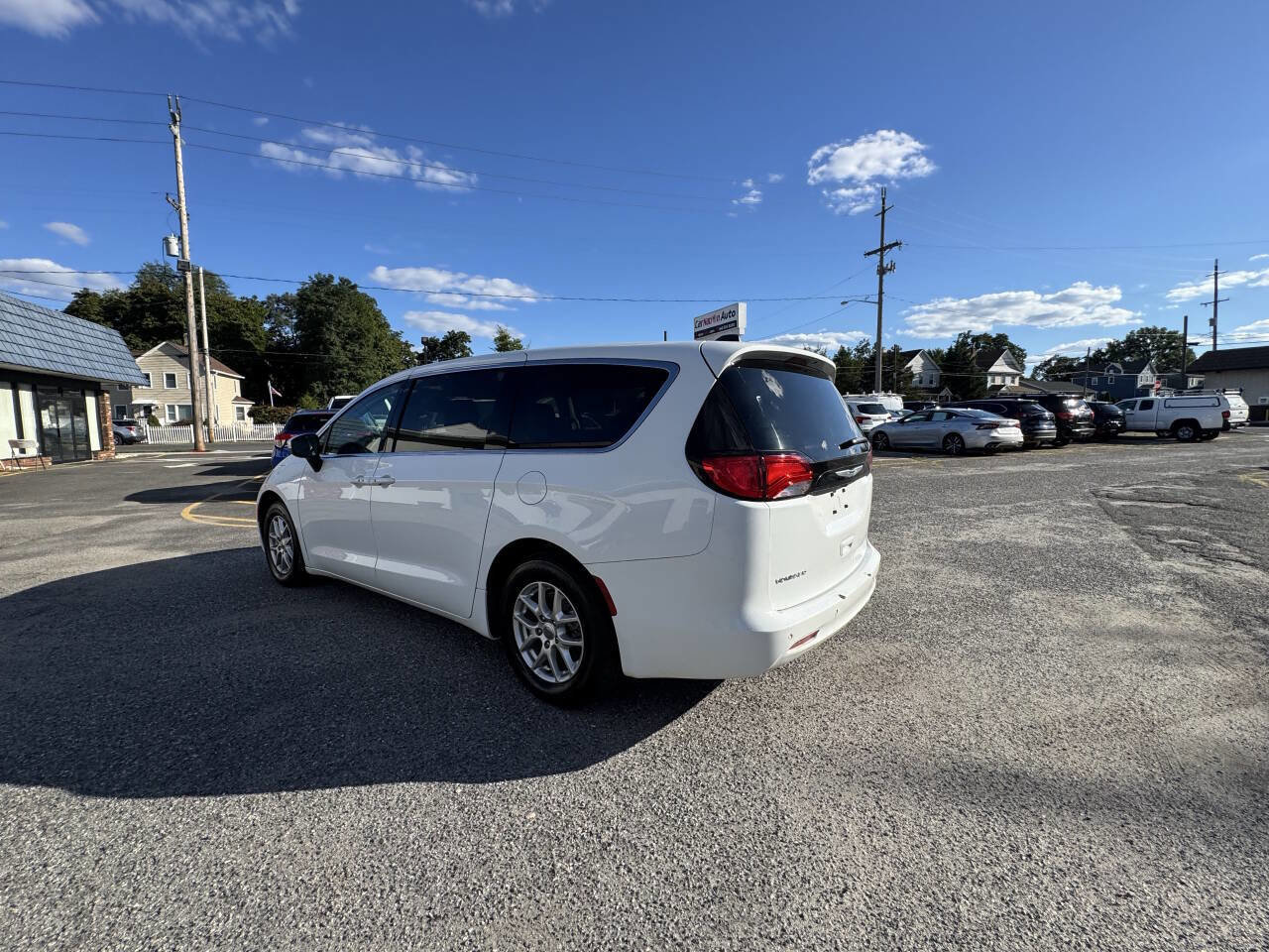 Used 2022 Chrysler Voyager LX image 20