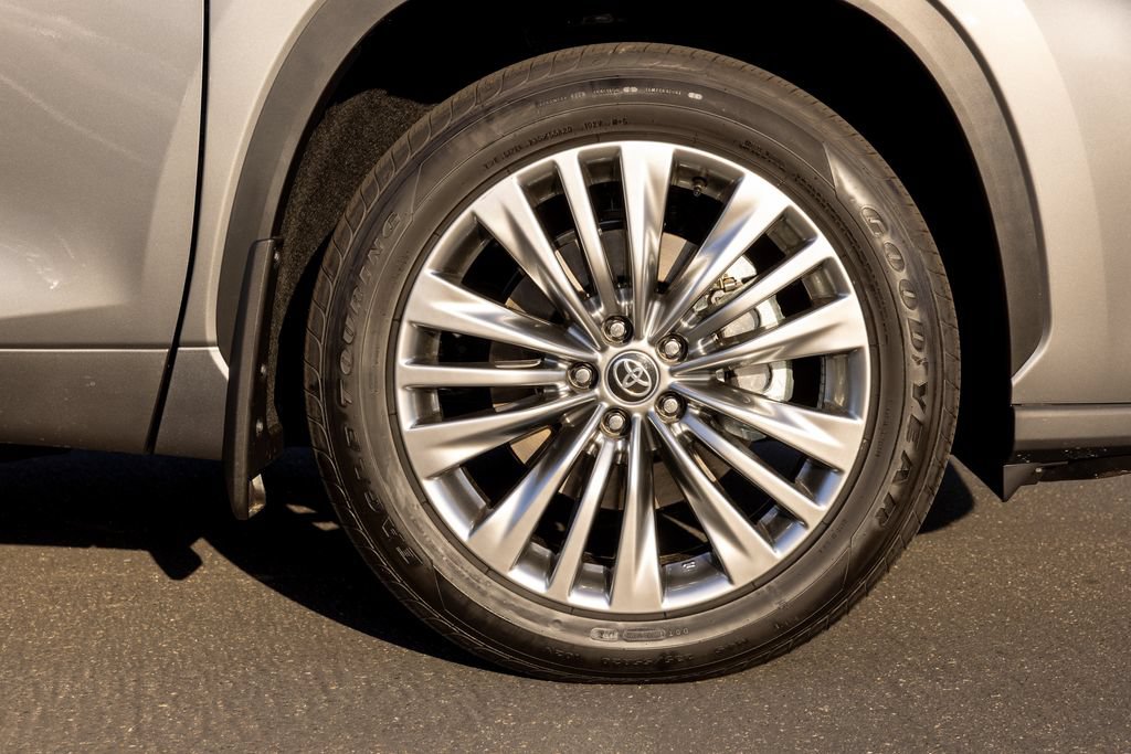 New 2026 Toyota Highlander Platinum AWD/4WD image 4