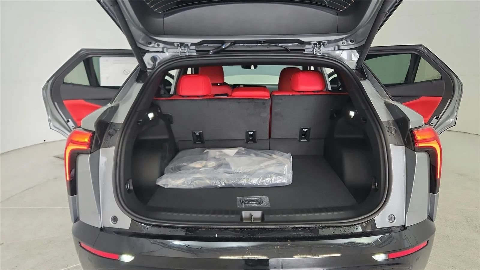 New 2025 Chevrolet Blazer EV RS RWD image 31