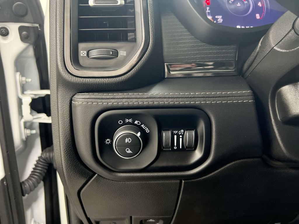 Used 2024 RAM 3500 Limited AWD/4WD image 14