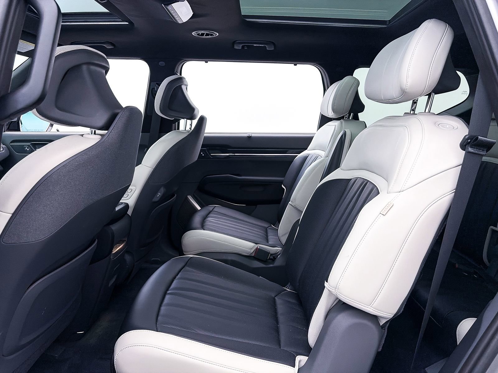 Used 2024 Kia EV9 GT-Line image 42