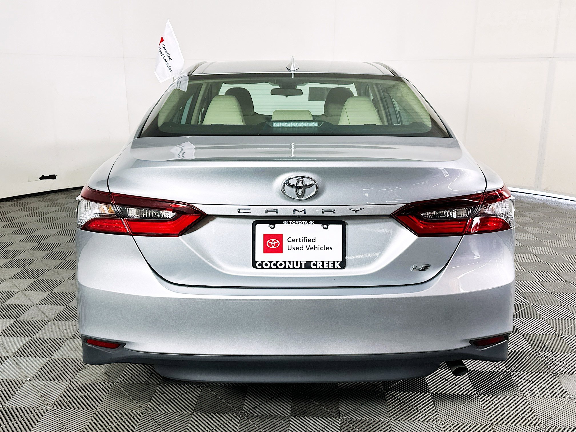 Used 2024 Toyota Camry LE FWD image 4