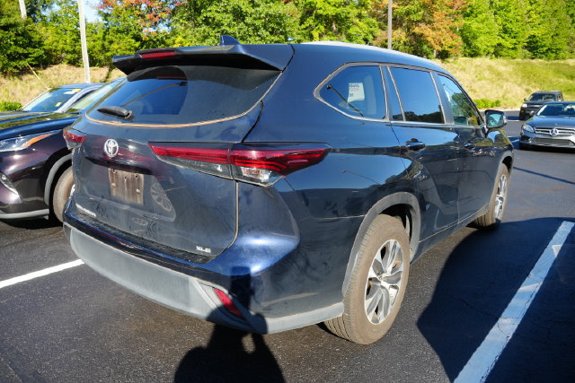 Used 2023 Toyota Highlander XLE FWD image 13