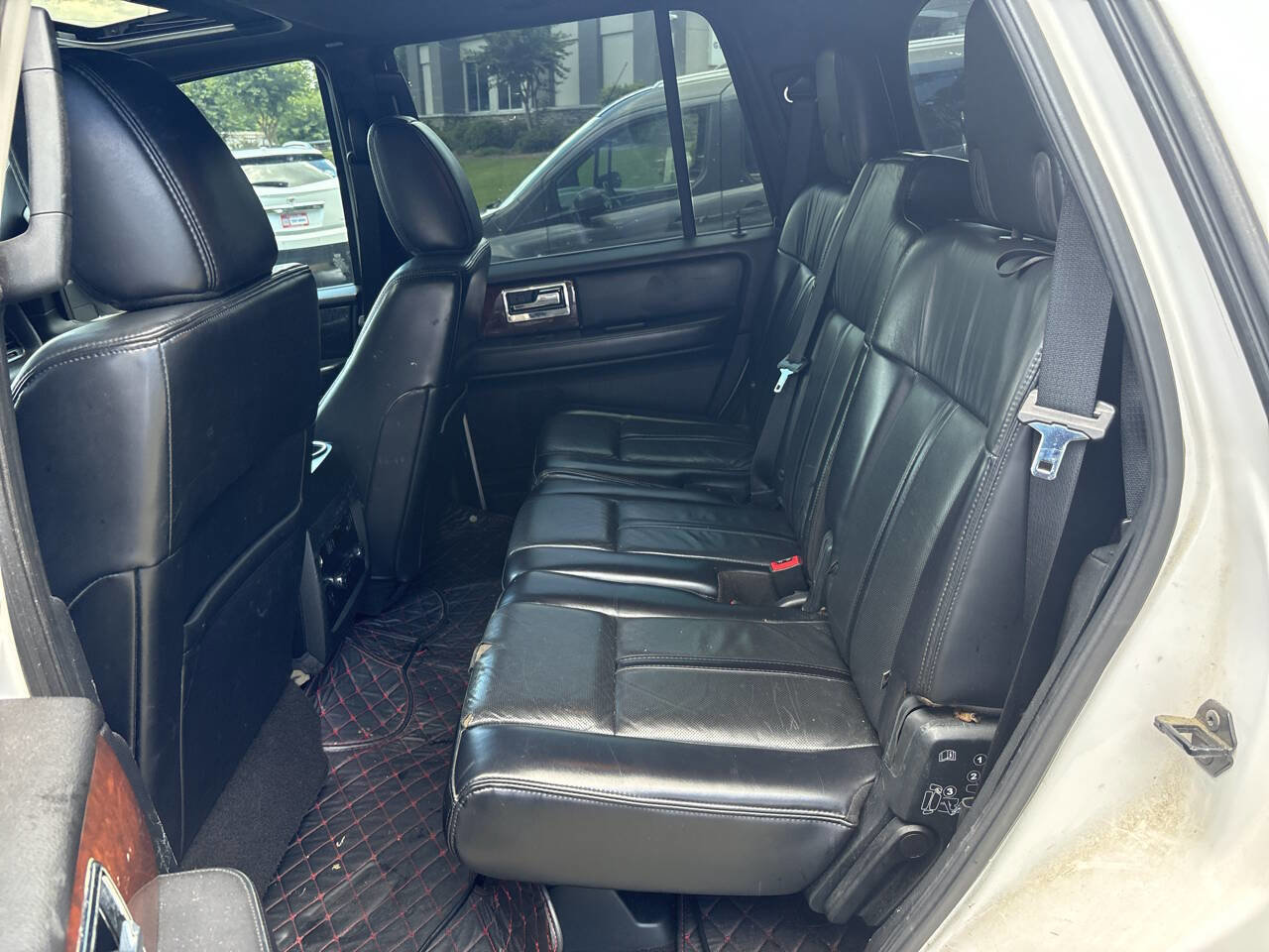 Used 2017 Lincoln Navigator Select RWD image 5