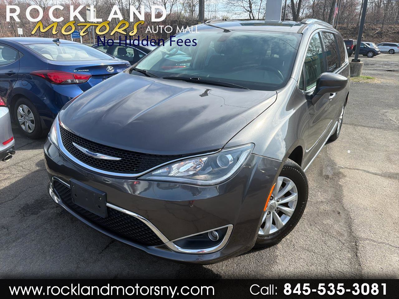 Used 2019 Chrysler Pacifica Touring-L FWD image 1