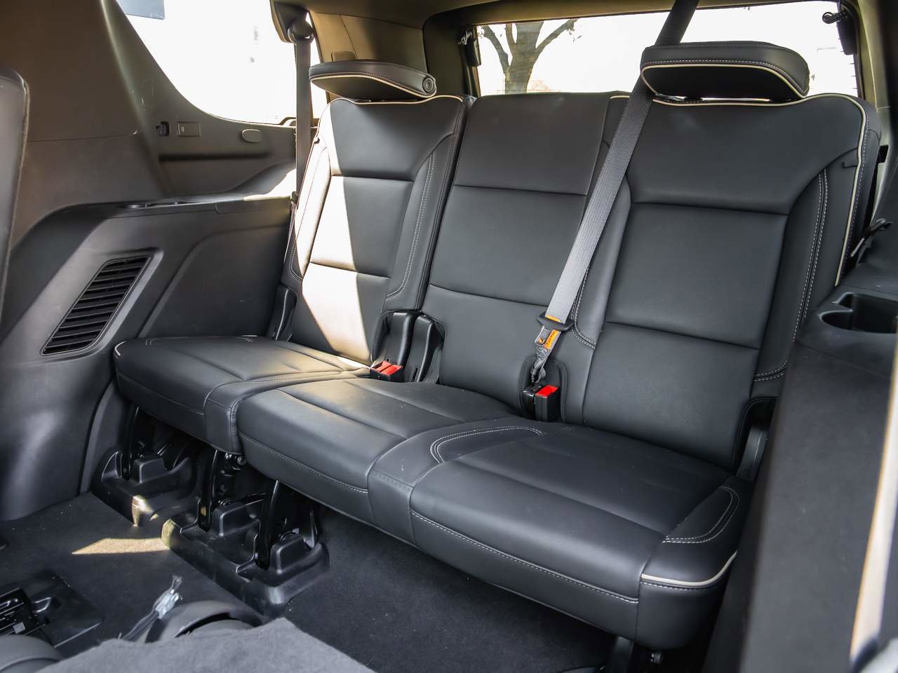 Used 2023 GMC Yukon SLT w/ SLT Luxury Package image 12
