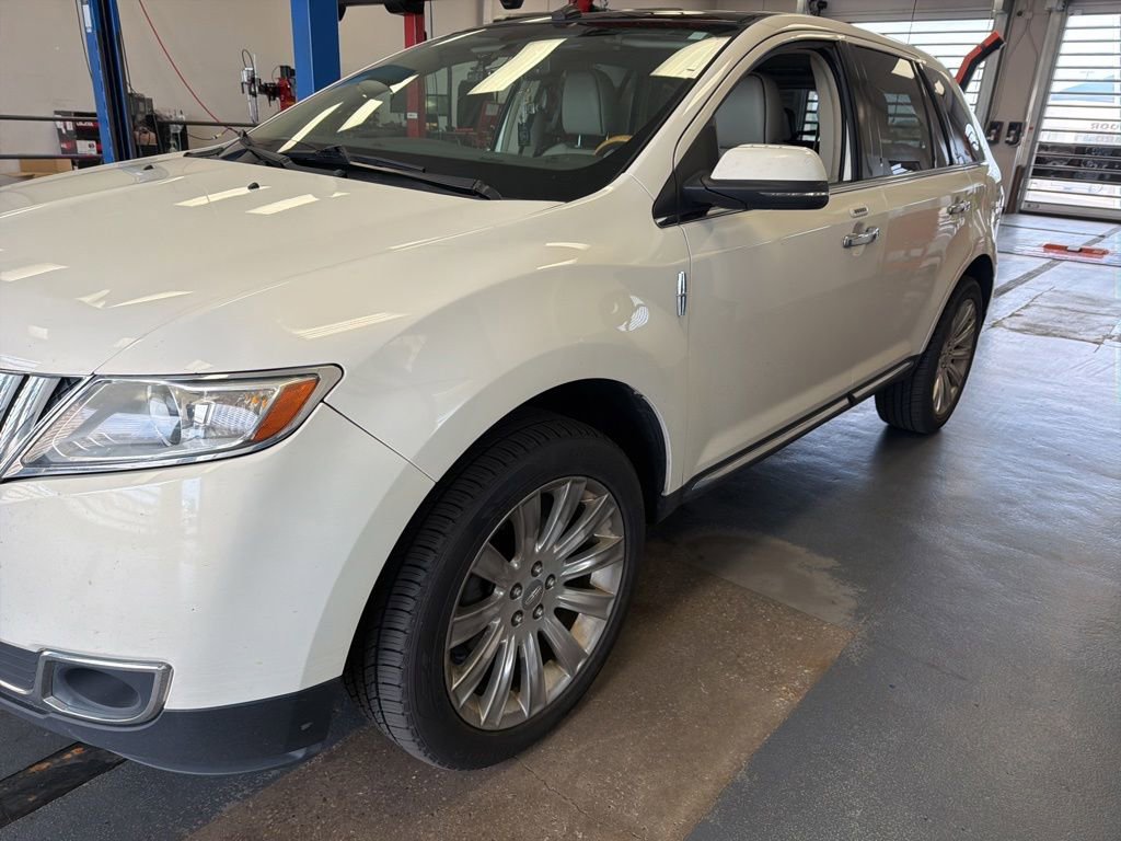 Used 2012 Lincoln MKX AWD image 2