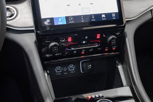 Used 2024 Jeep Grand Cherokee L Limited w/ Black Appearance Package image 19