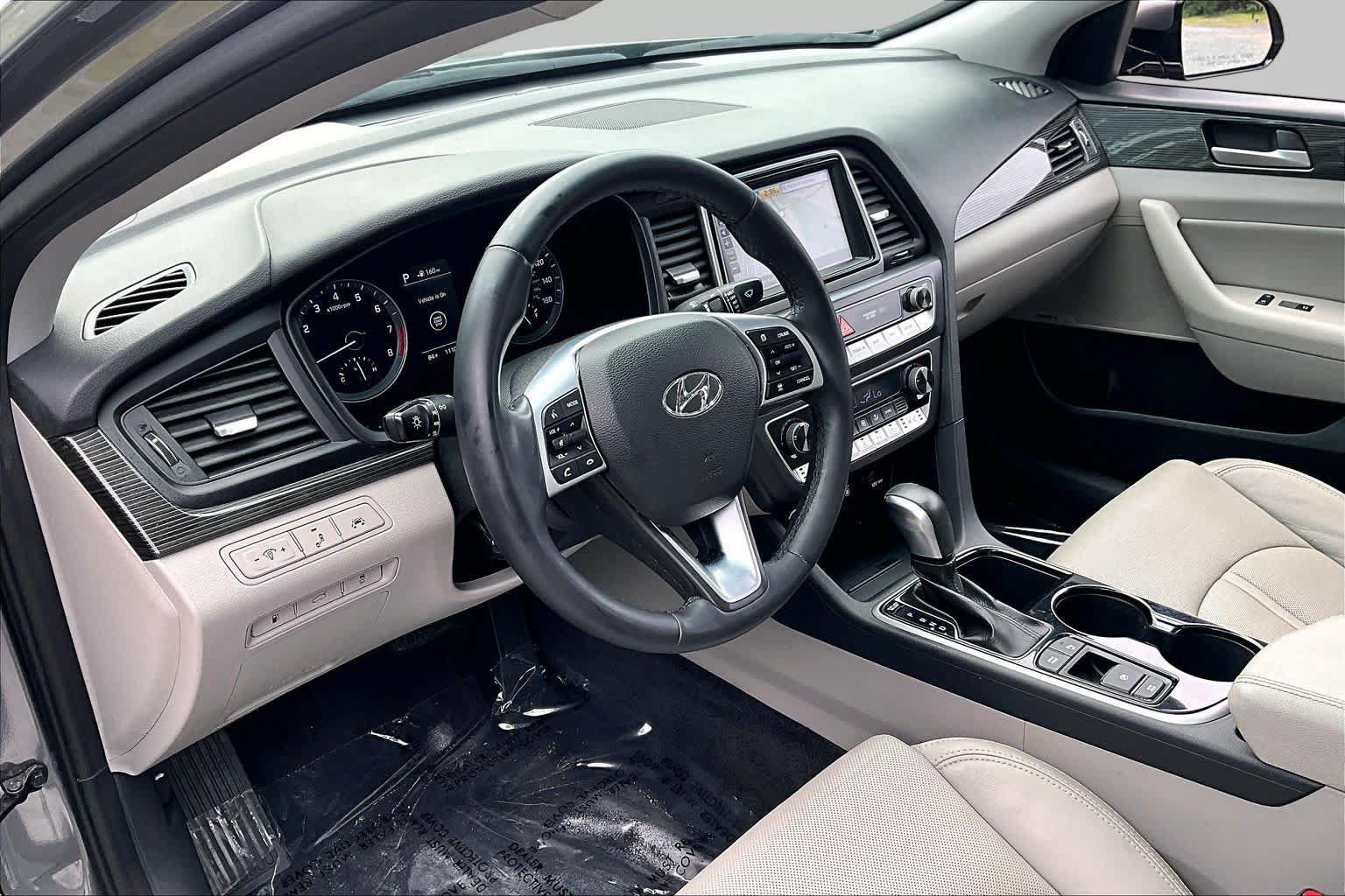 Used 2019 Hyundai Sonata Limited w/ Ultimate Package 04 FWD image 18