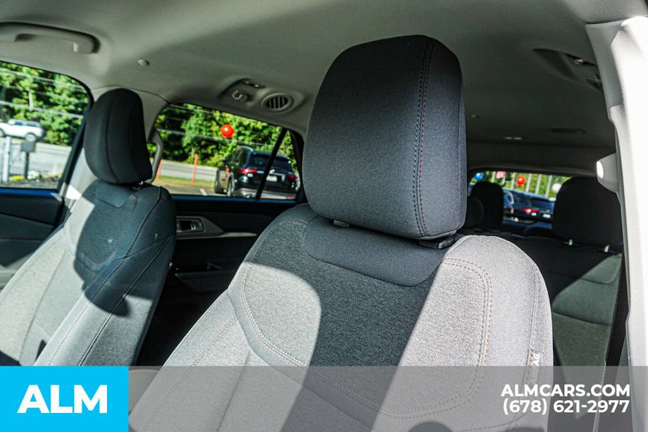 Used 2025 Ford Explorer Active RWD image 17