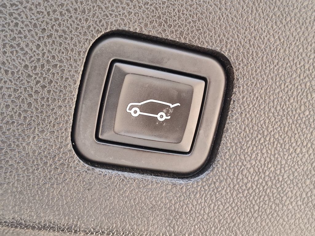 Used 2022 Cadillac XT6 Premium Luxury w/ Platinum Package AWD/4WD image 11