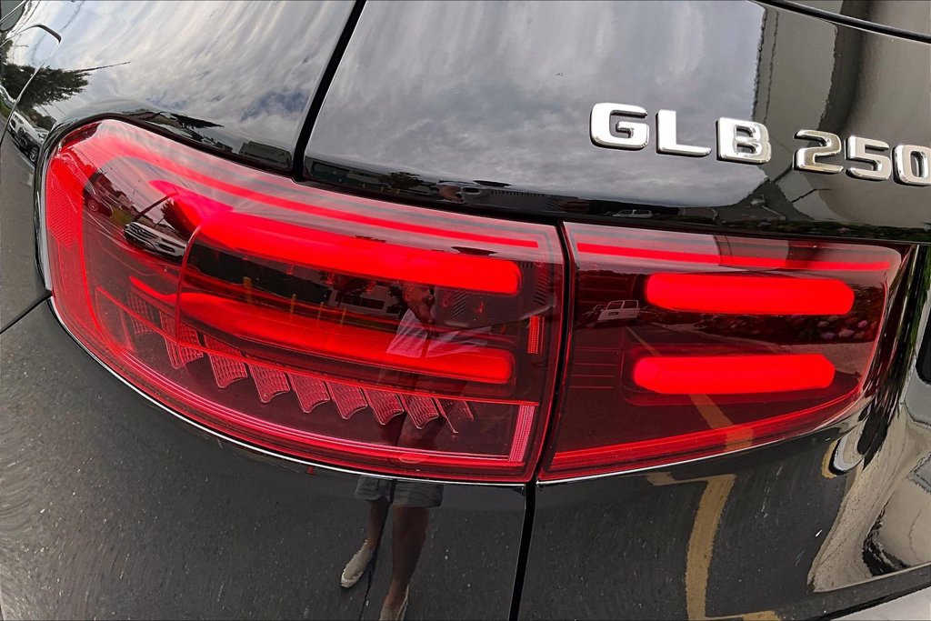 Used 2026 Mercedes-Benz GLB 250 4MATIC image 32
