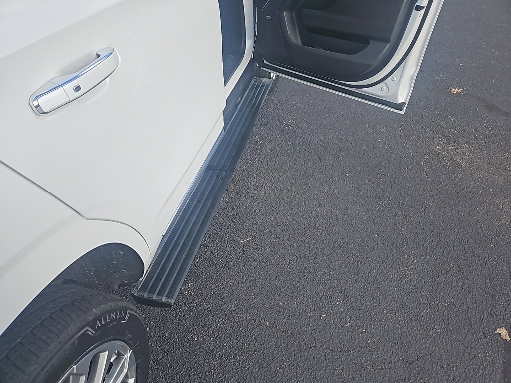 Used 2022 GMC Yukon Denali w/ Denali Premium Package image 36