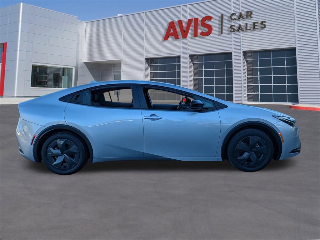 Used 2025 Toyota Prius LE image 5