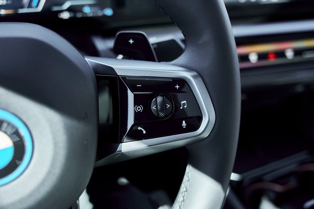 Used 2026 BMW 550e xDrive image 56