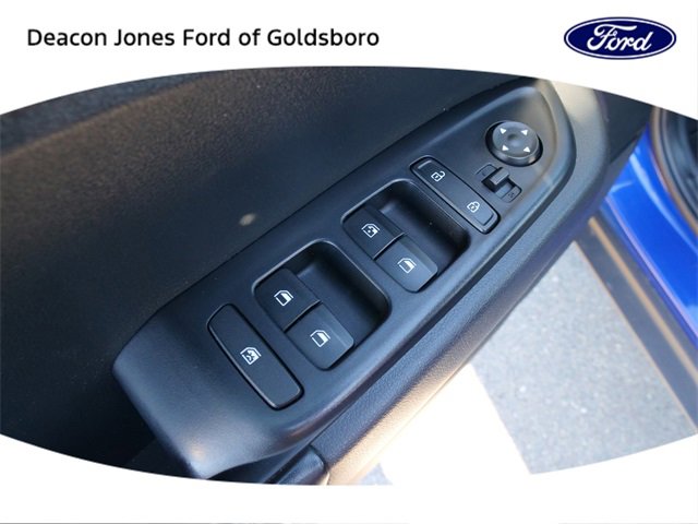 Used 2023 Hyundai Venue Limited image 17