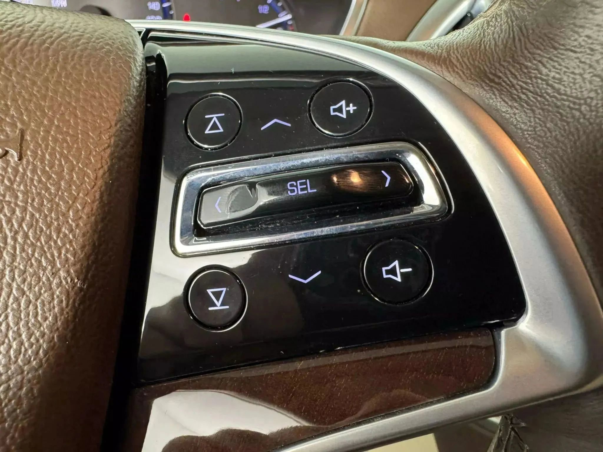Used 2016 Cadillac SRX Luxury w/ Driver Awareness Package image 18