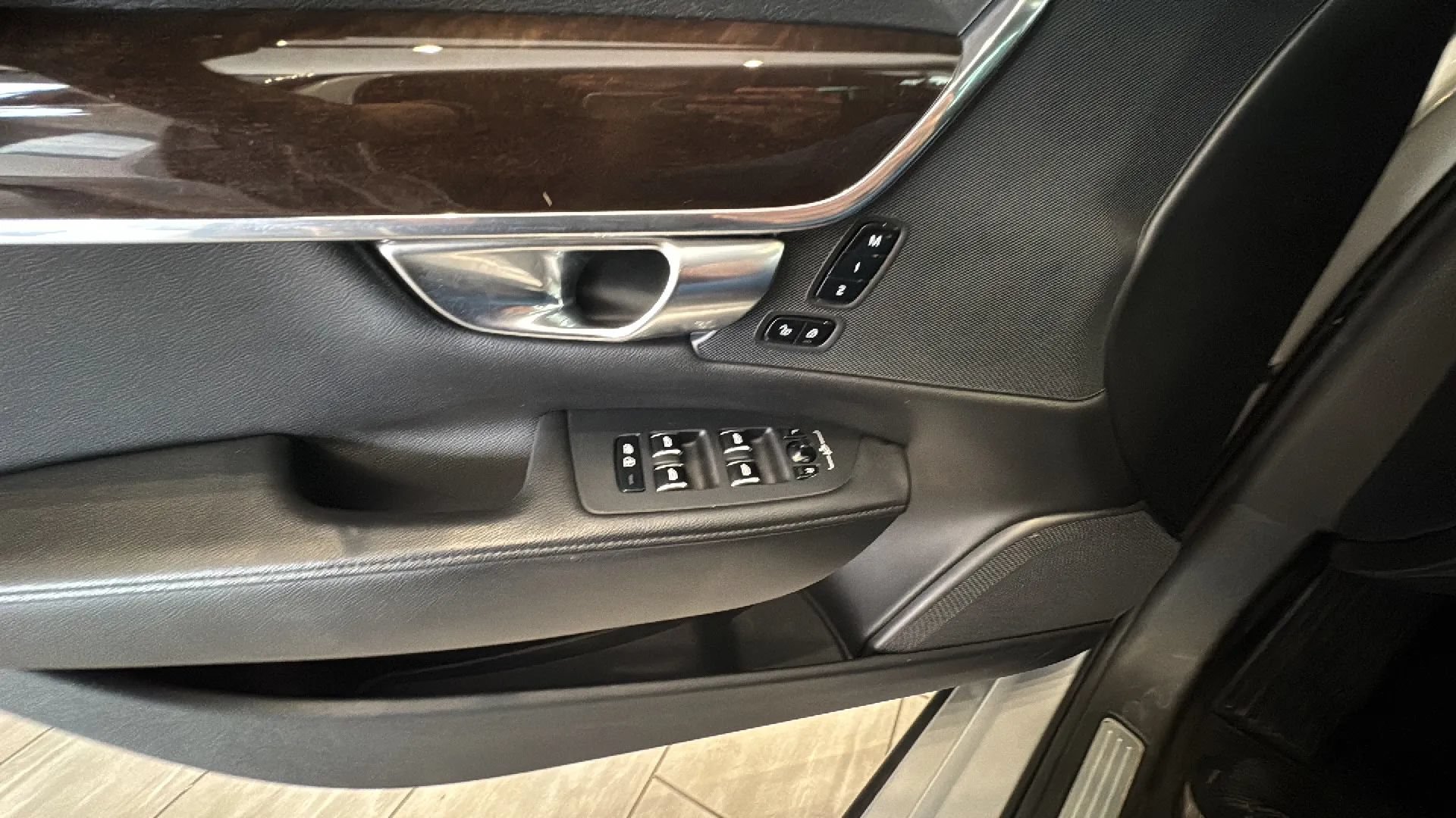 Used 2019 Volvo S90 T5 Momentum FWD image 54