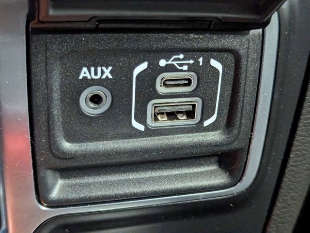 Used 2022 Jeep Wrangler Unlimited Sahara w/ Cold Weather Group image 15