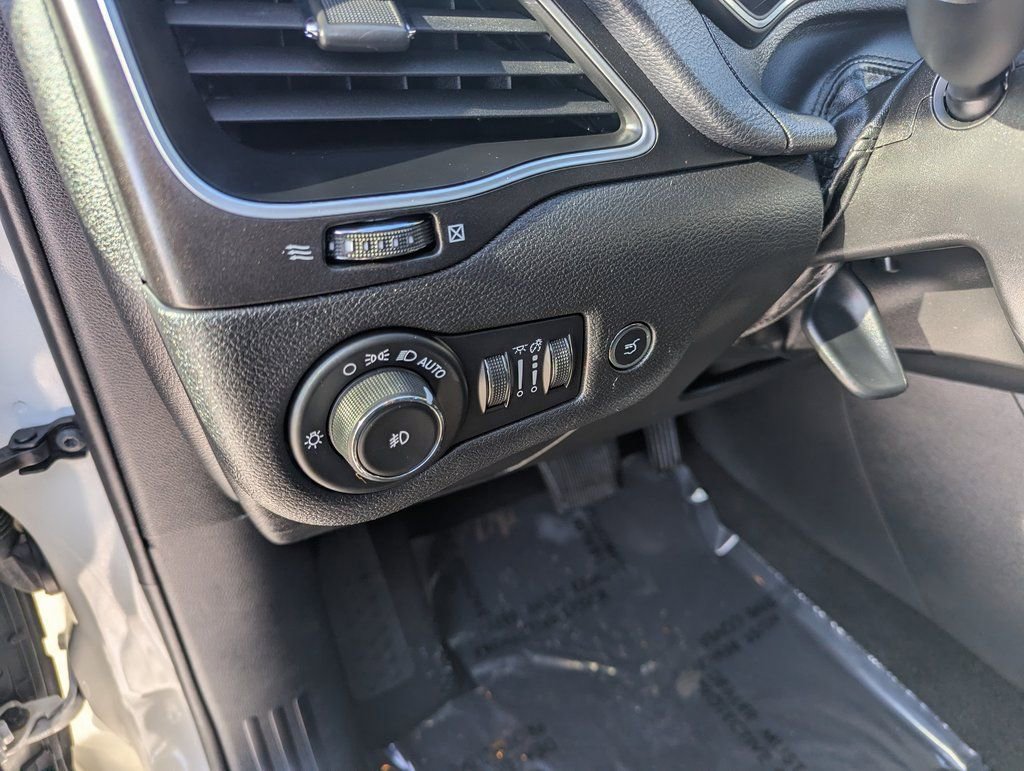Used 2019 Jeep Cherokee Trailhawk image 14