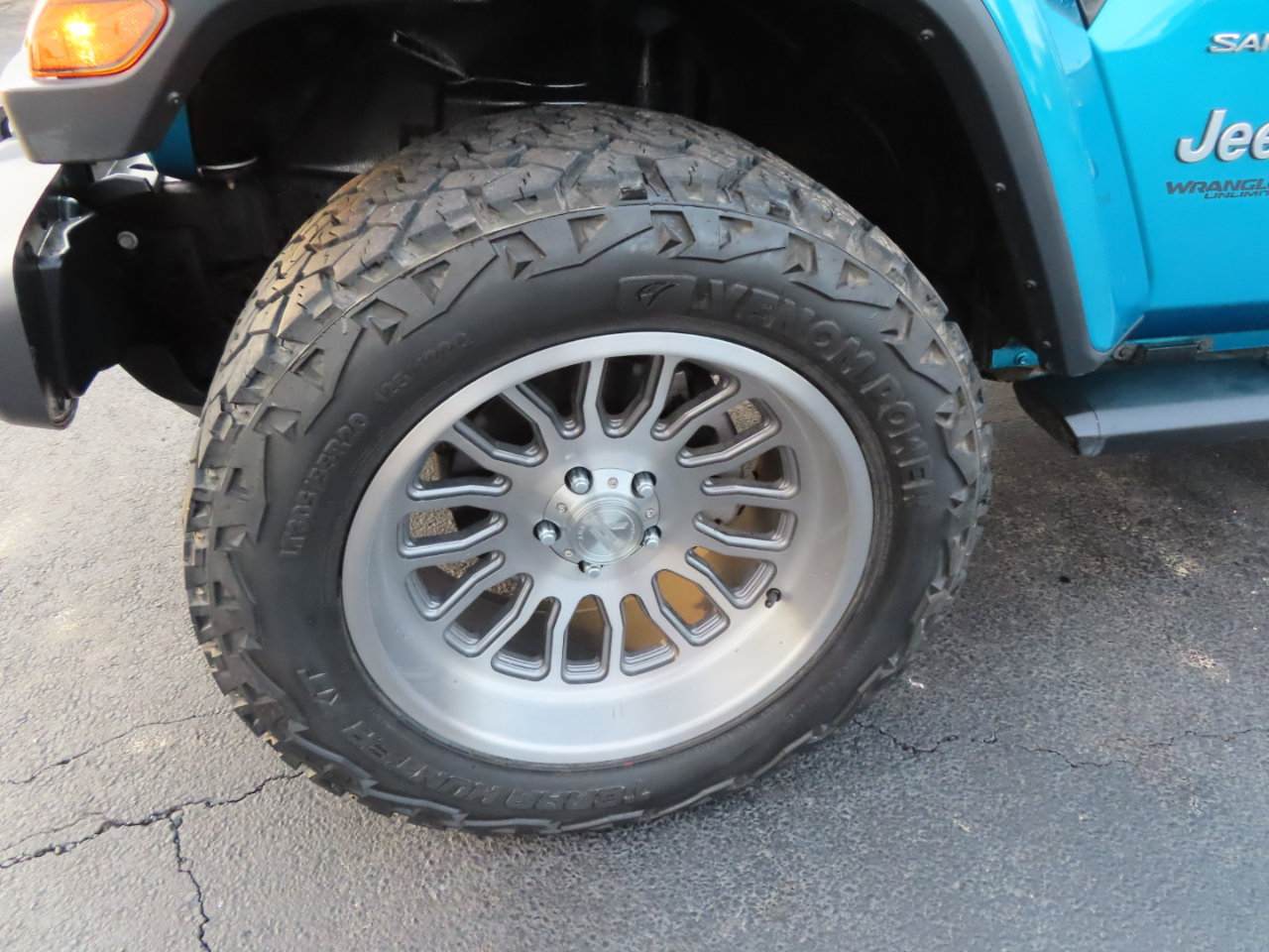 Used 2019 Jeep Wrangler Unlimited Sahara image 11