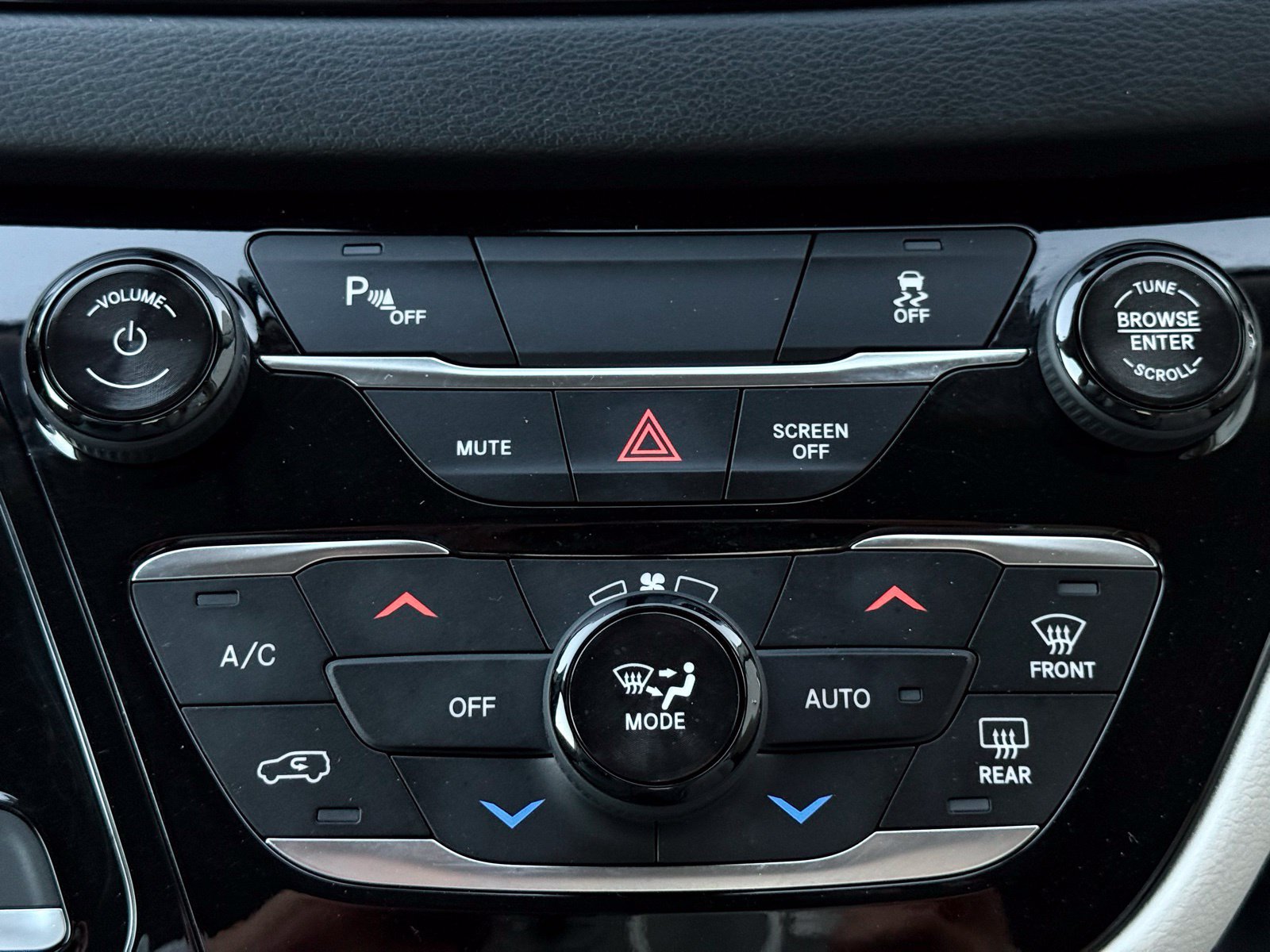 Used 2018 Chrysler Pacifica Touring Plus FWD image 43