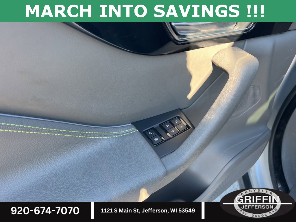 Used 2017 Jaguar F-PACE R-Sport image 14