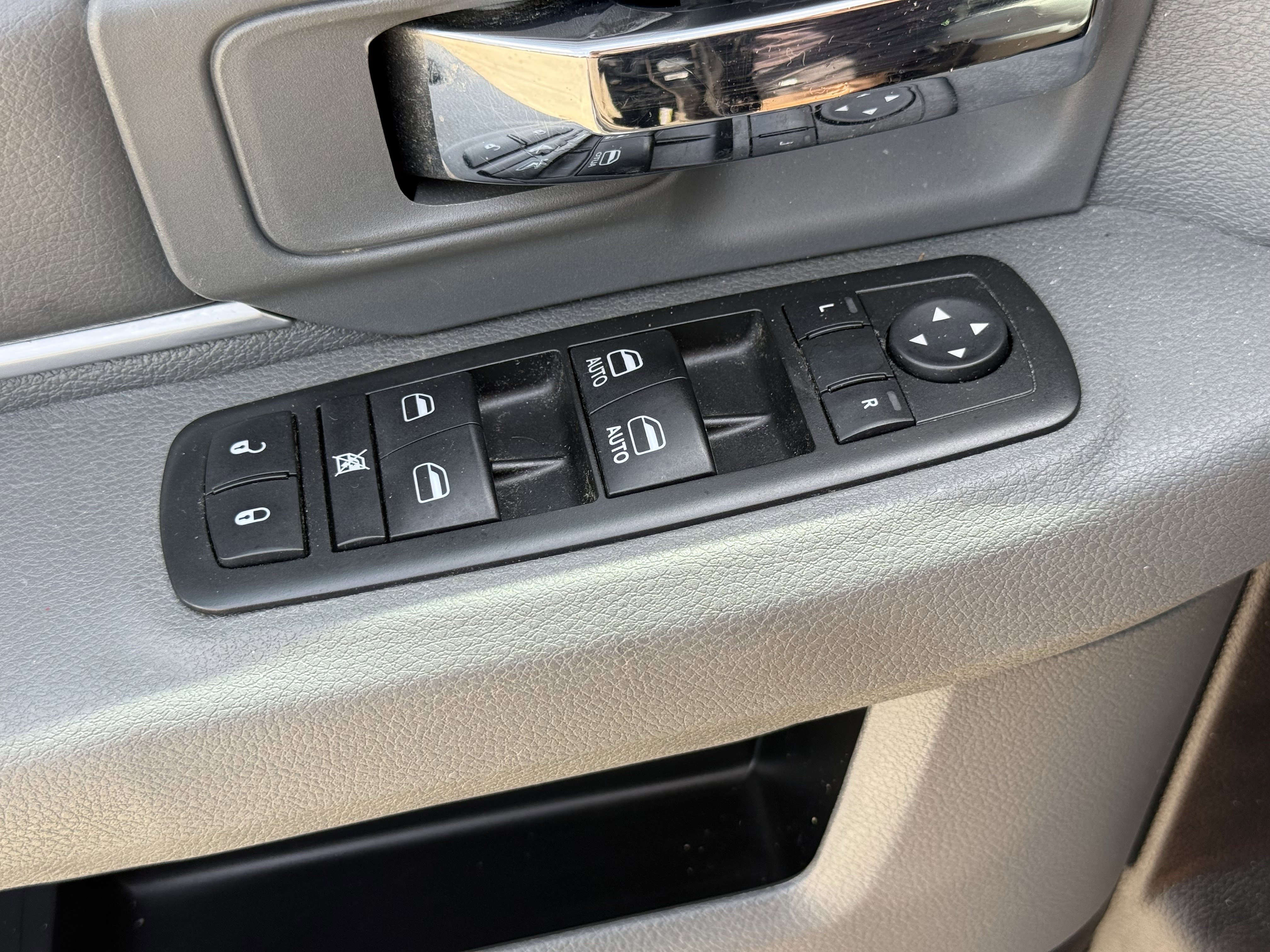 Used 2014 RAM 1500 Classic SLT RWD image 26