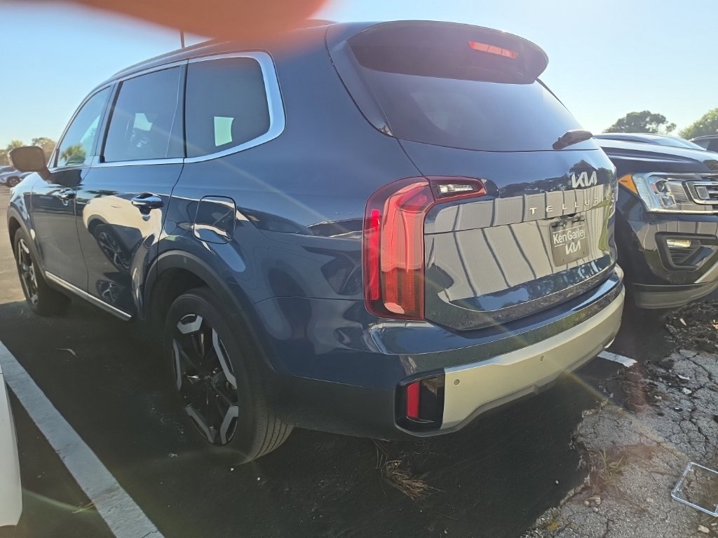 Certified 2024 Kia Telluride S FWD image 14