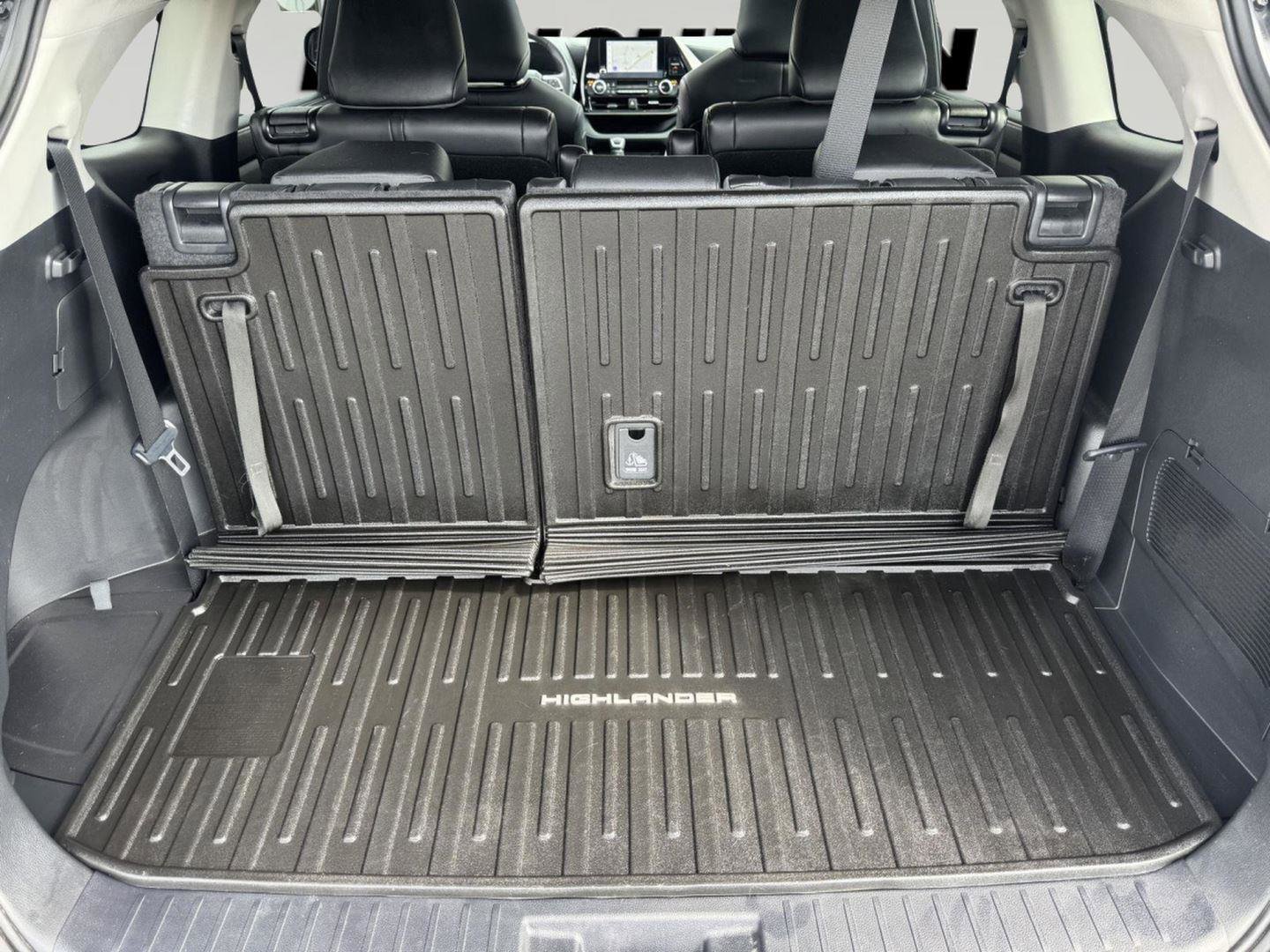 Used 2023 Toyota Highlander XLE AWD/4WD image 9