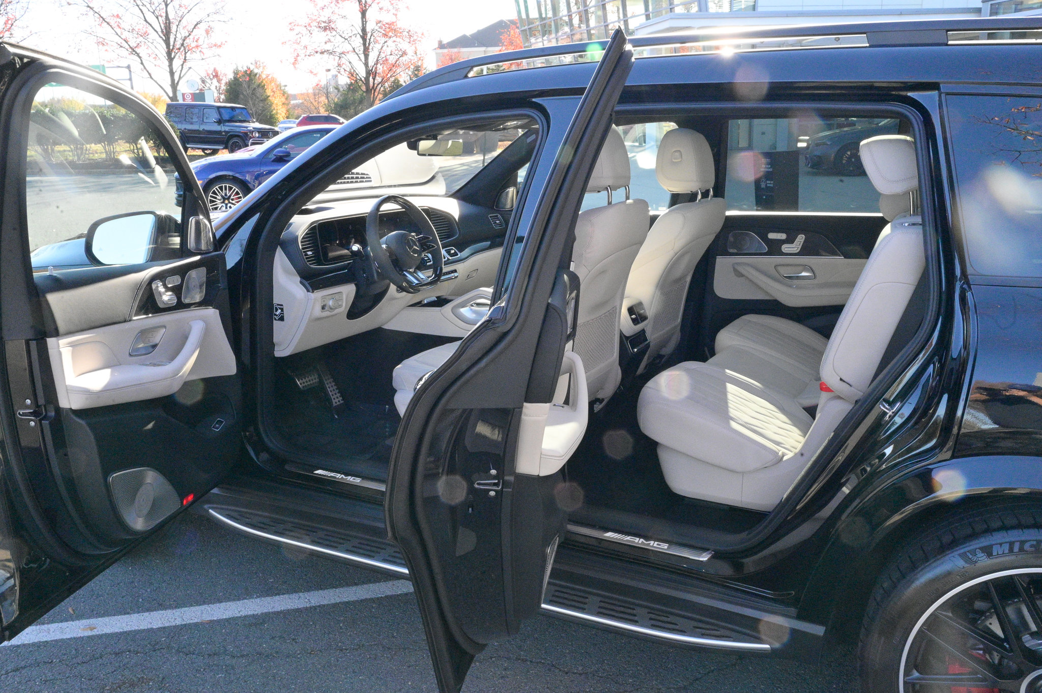 Used 2025 Mercedes-Benz GLS 63 AMG 4MATIC image 30