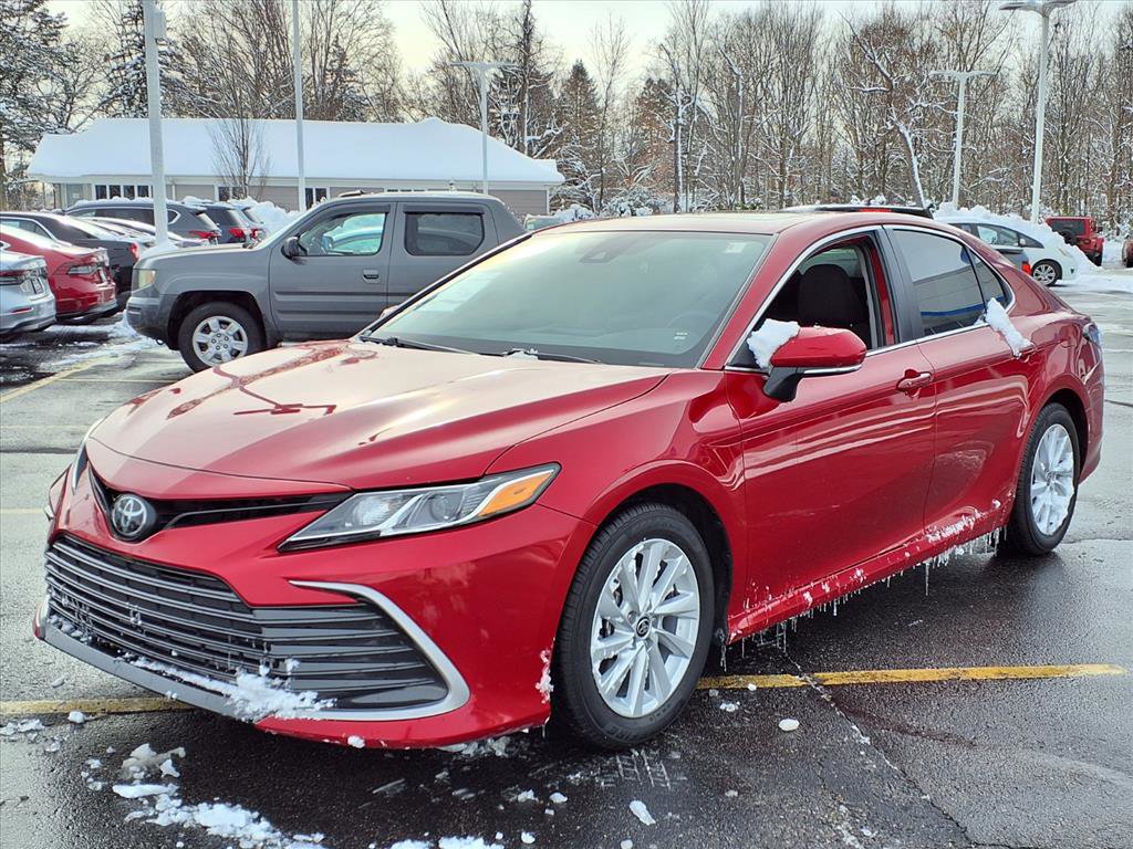Used 2024 Toyota Camry LE image 3