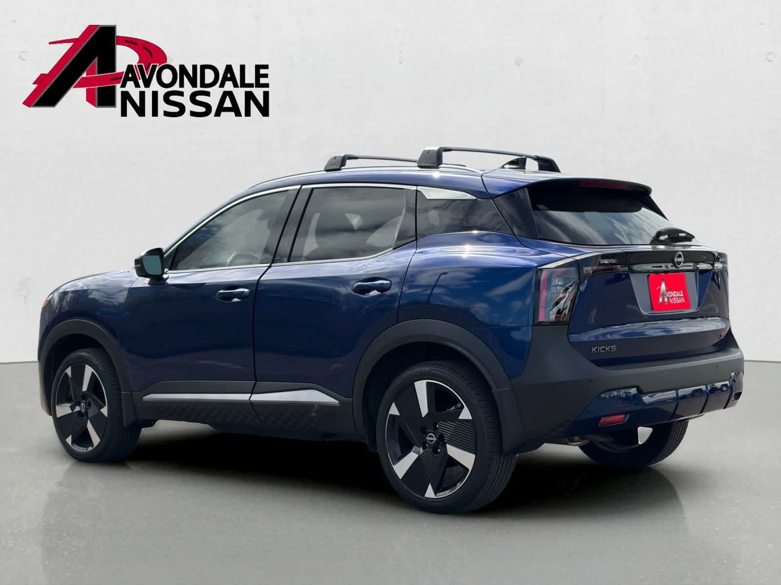 Used 2026 Nissan Kicks SR FWD image 2