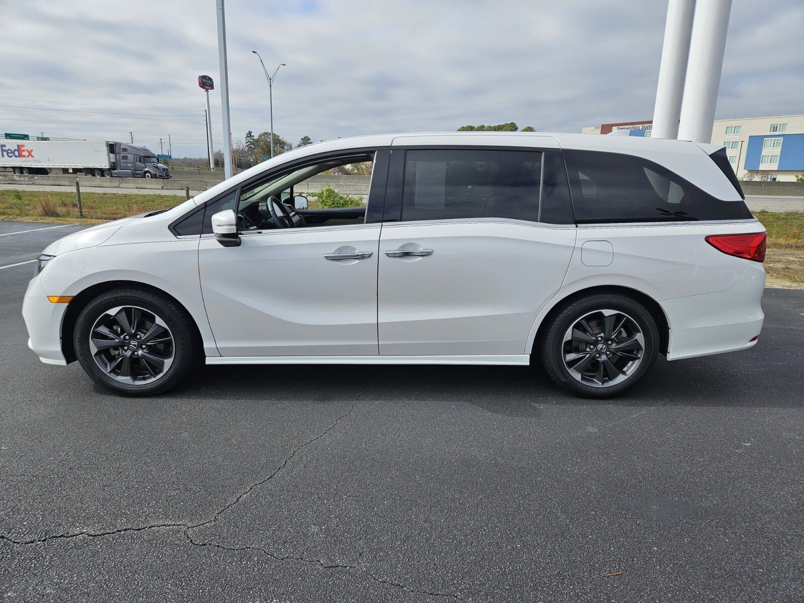 Used 2024 Honda Odyssey Elite image 4