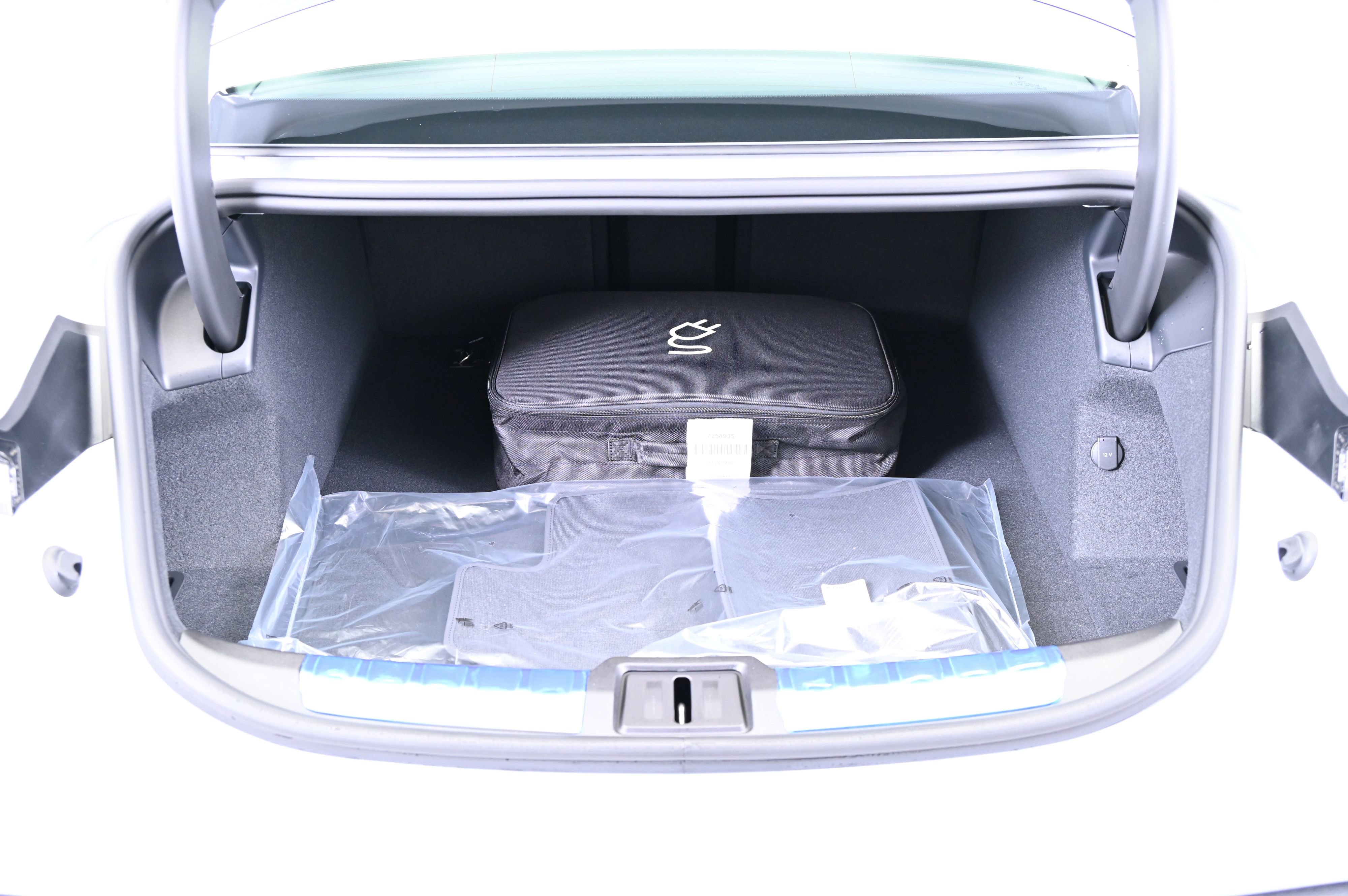 Used 2025 Porsche Taycan image 13