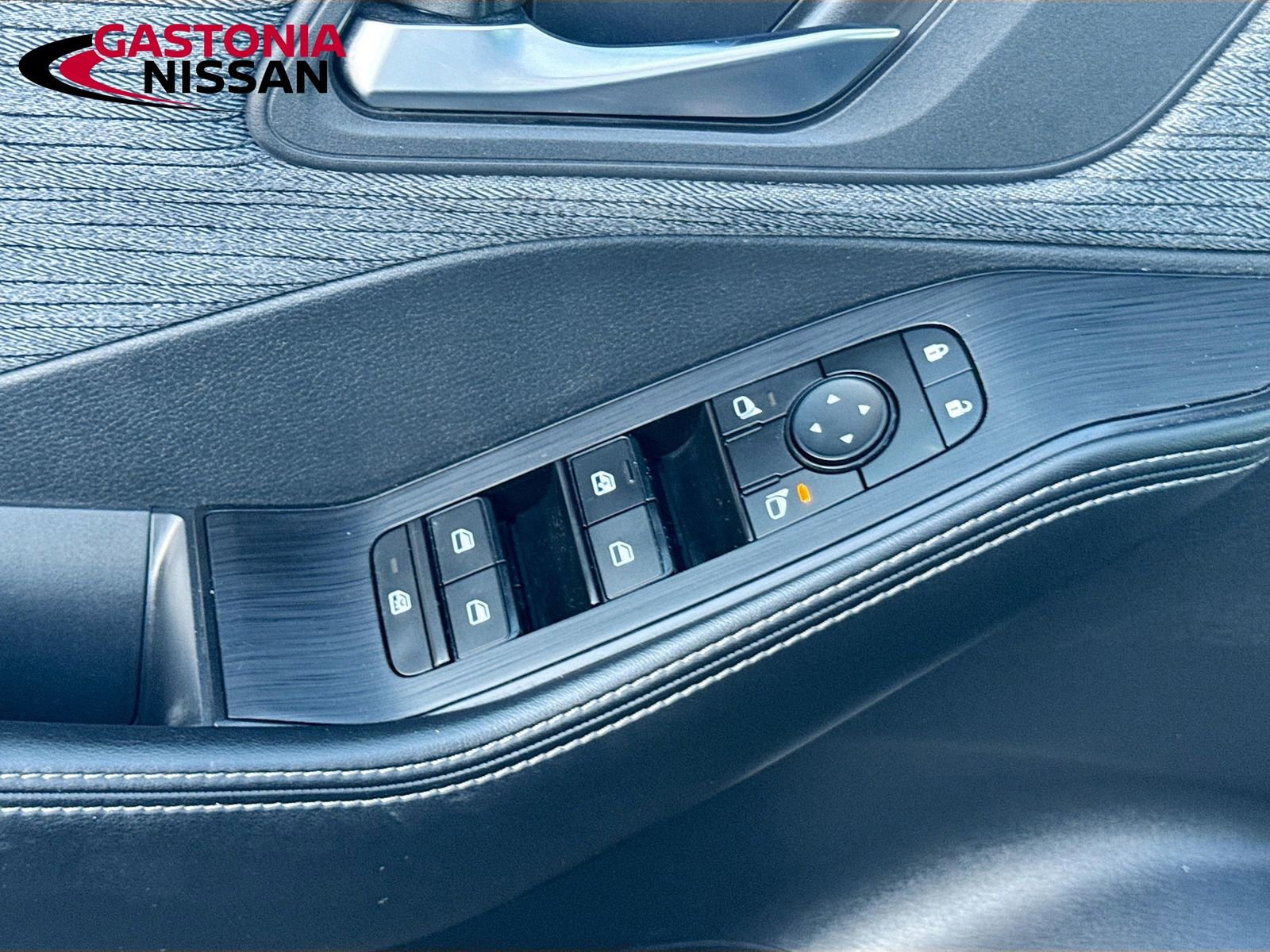 Used 2023 Nissan Rogue SV image 23