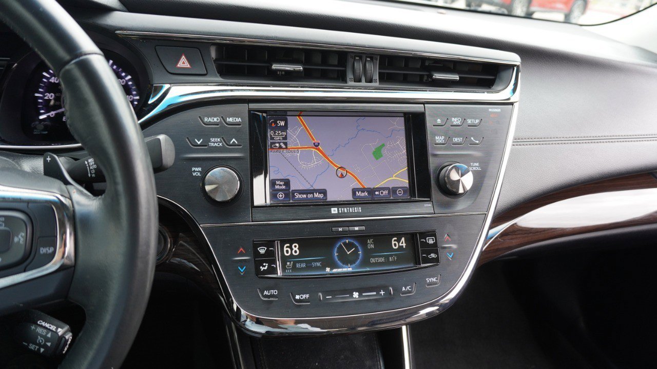 Used 2013 Toyota Avalon Limited image 16
