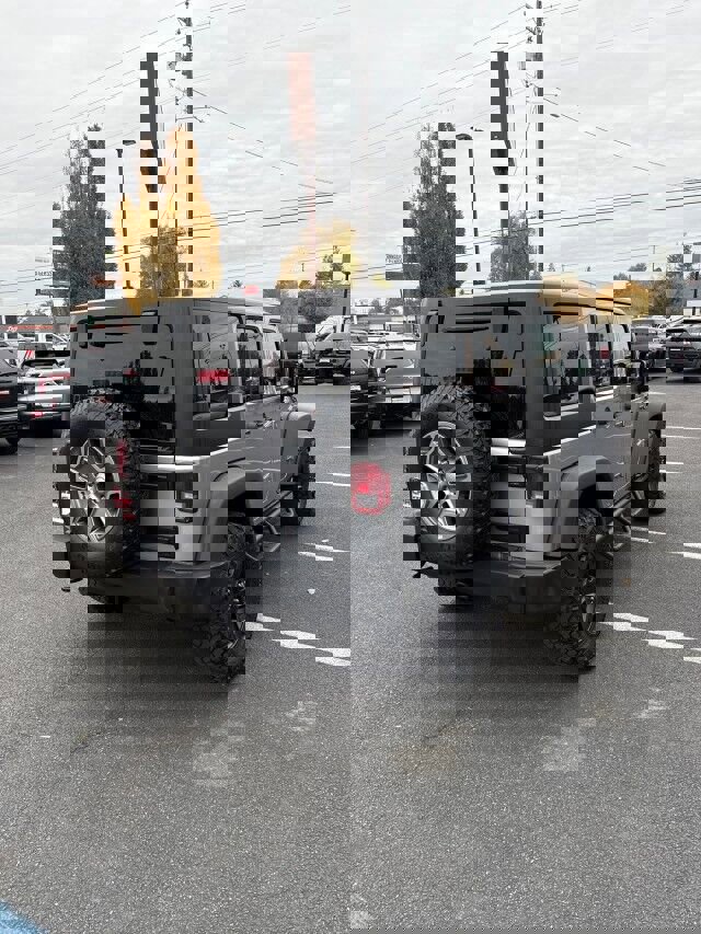 Used 2018 Jeep Wrangler Unlimited Rubicon w/ Connectivity Group image 6