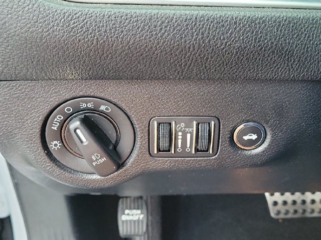 Used 2022 Dodge Challenger R/T w/ Driver Convenience Group RWD image 23
