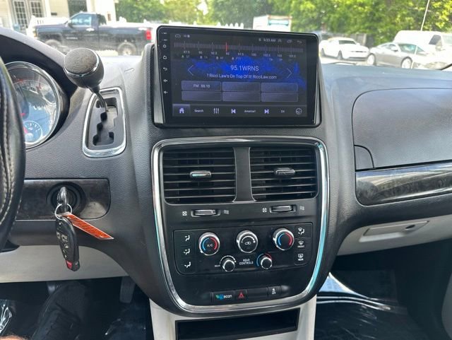 Used 2016 Dodge Grand Caravan SXT w/ Rear Park Assist Package FWD image 15