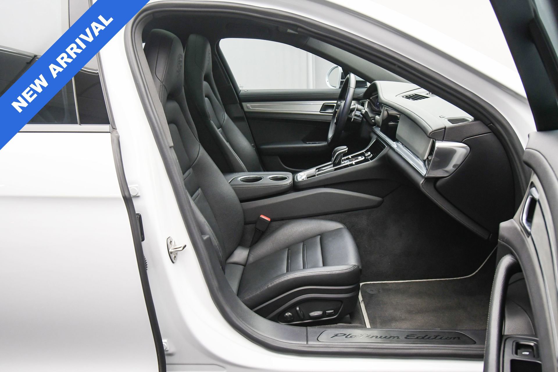 Used 2022 Porsche Panamera Platinum Edition image 47