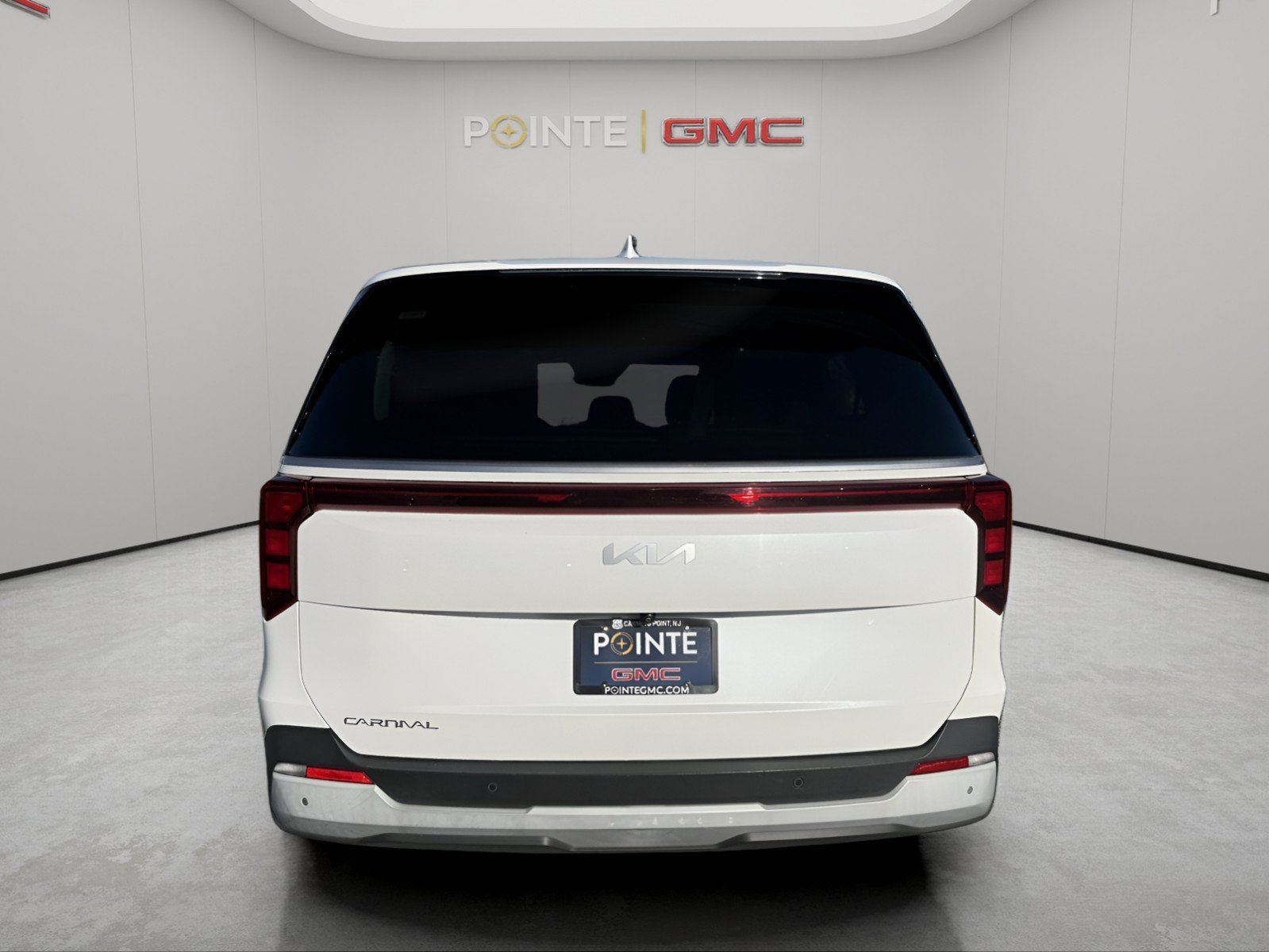 Used 2025 Kia Carnival FWD image 4