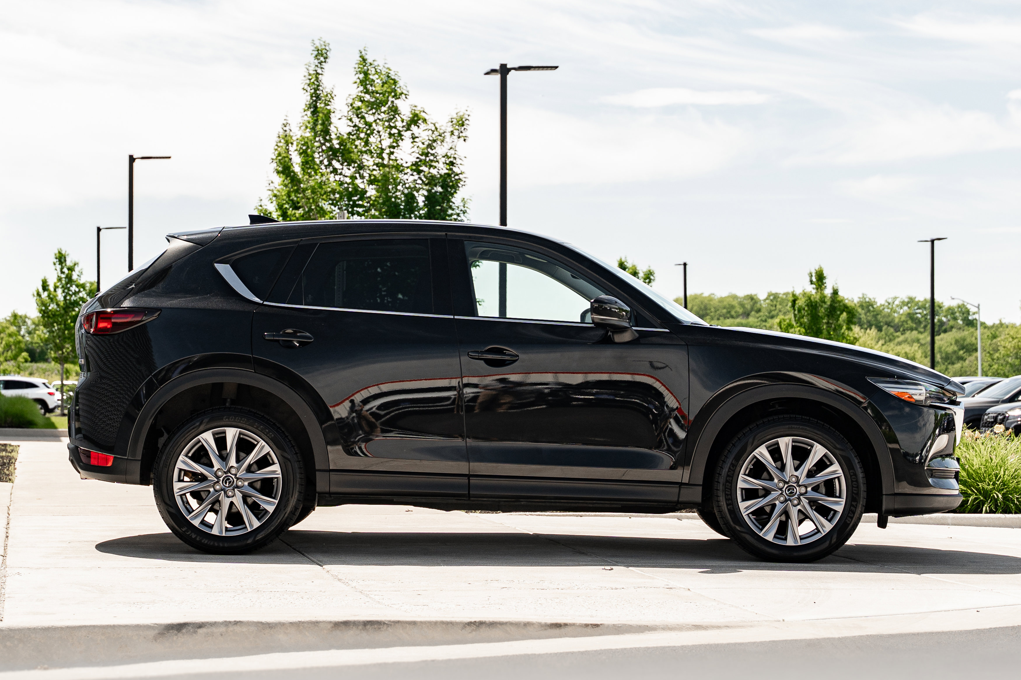 Used 2019 MAZDA CX-5 Grand Touring w/ GT Premium Package AWD/4WD image 3