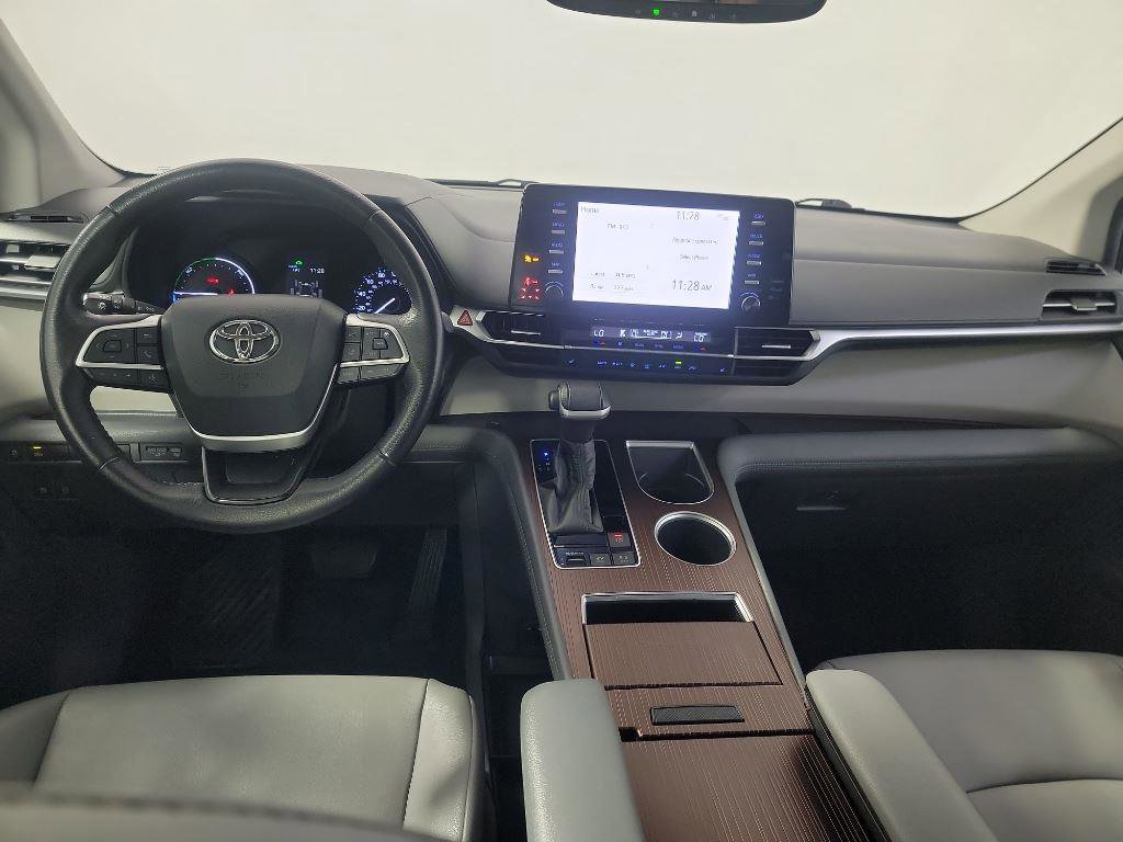 Used 2021 Toyota Sienna XLE image 22