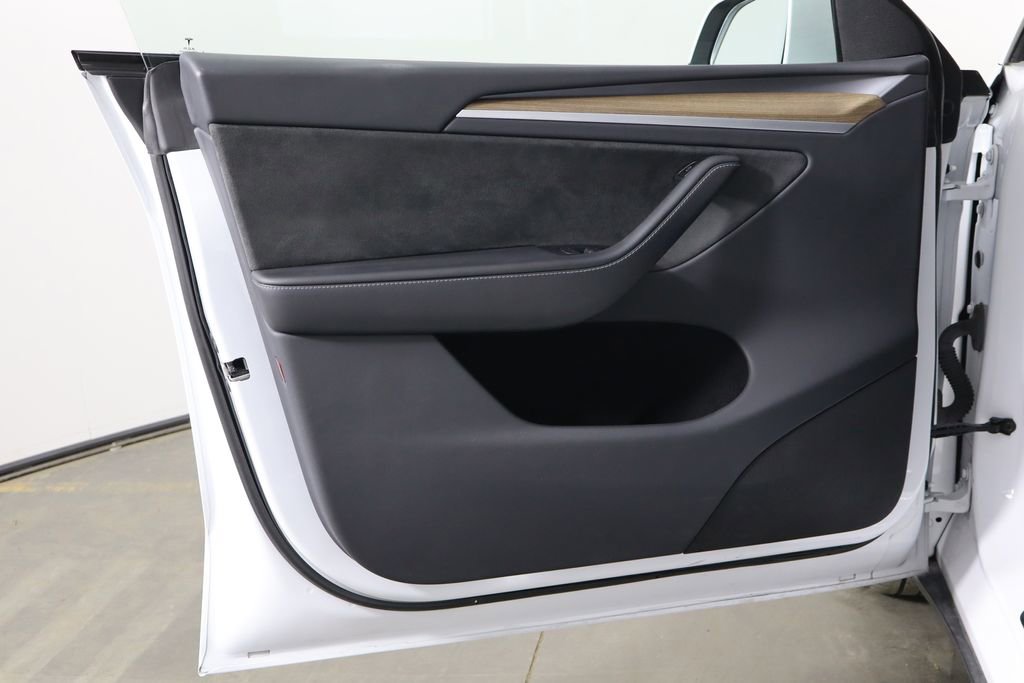 Used 2023 Tesla Model Y Long Range AWD/4WD image 18