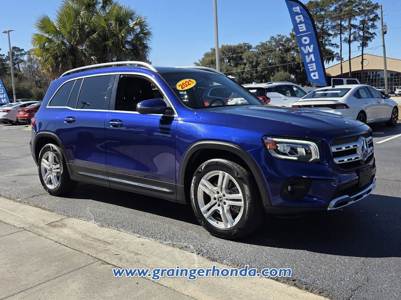 Used 2021 Mercedes-Benz GLB 250 4MATIC w/ Premium Package image 3